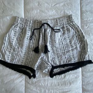 Mid waist tribal black and white linen shorts
